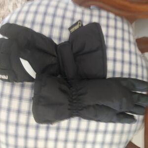 The Reusch ski gloves are a high-performance option for winter sports enthusiast